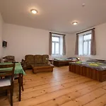Pensjonat A Restaurace Myslivna Kolence - Trebonsko 3*