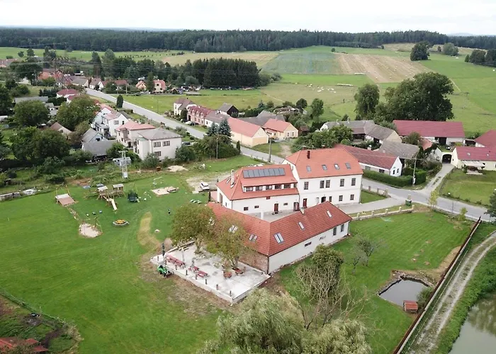 Pensjonat A Restaurace Myslivna Kolence - Trebonsko Trzeboń